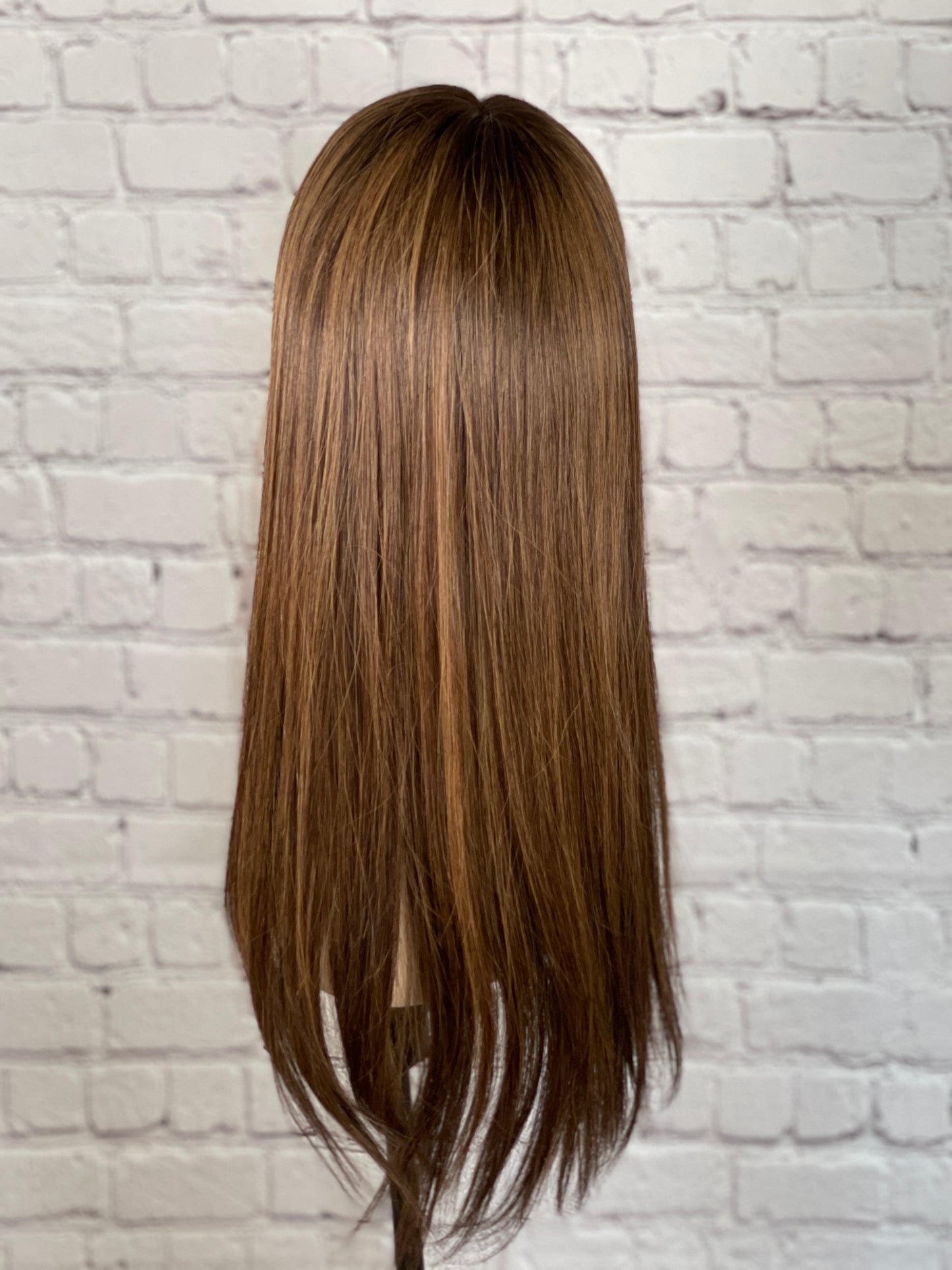 Laura / Essentials Collection / Silktopper Echthaar in Dunkelbraun mit Highlights