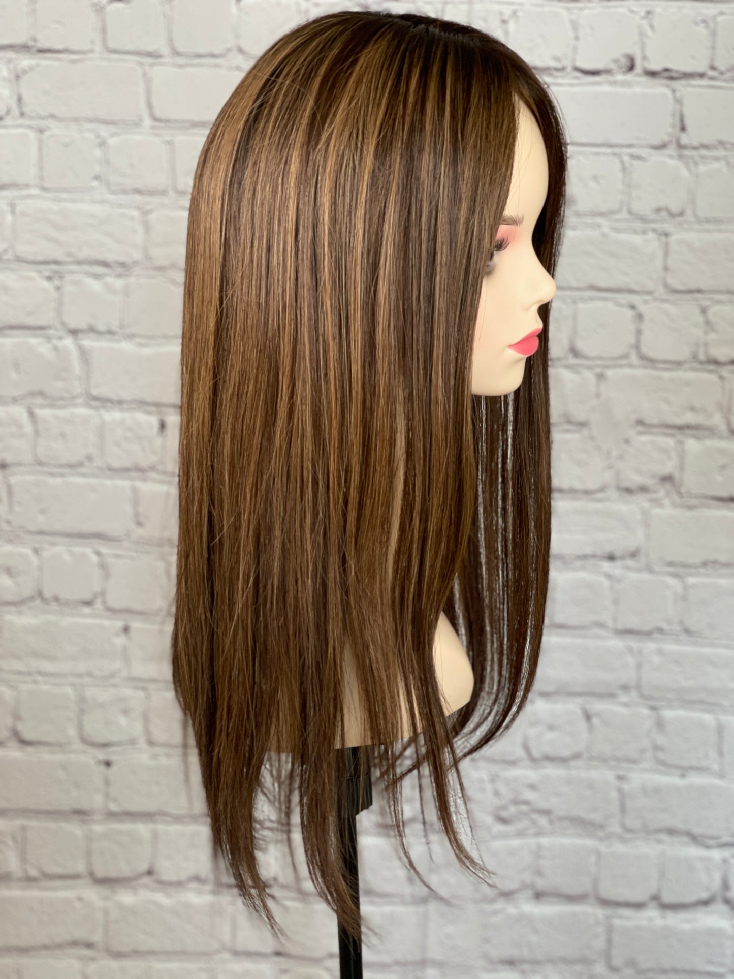 Laura / Essentials Collection / Silktopper Echthaar in Dunkelbraun mit Highlights