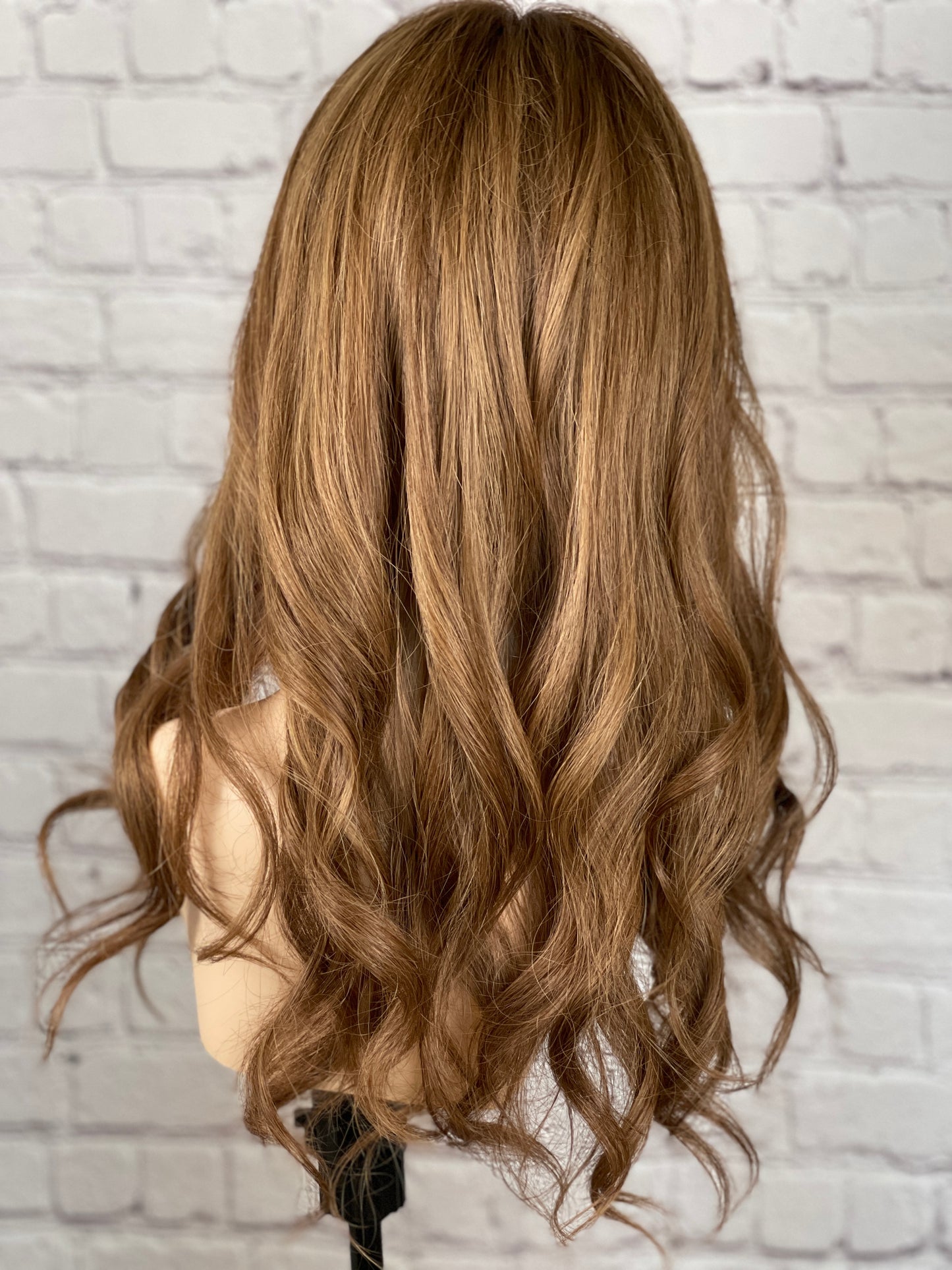 Katherina / Essentials Collection / Silktopper Echthaar in Hellbraun mit Highlights