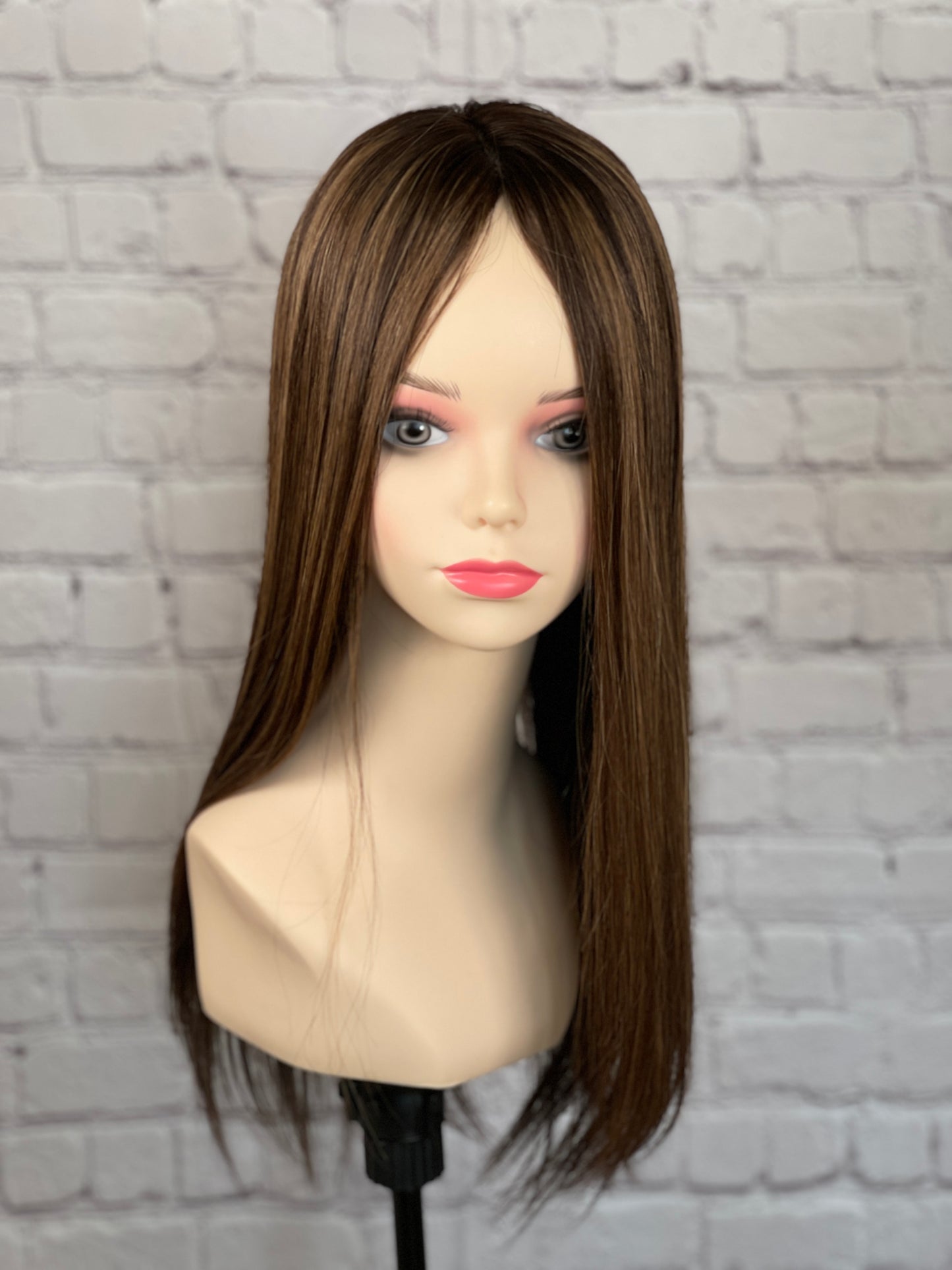 Laura / Essentials Collection / Silktopper Echthaar in Dunkelbraun mit Highlights