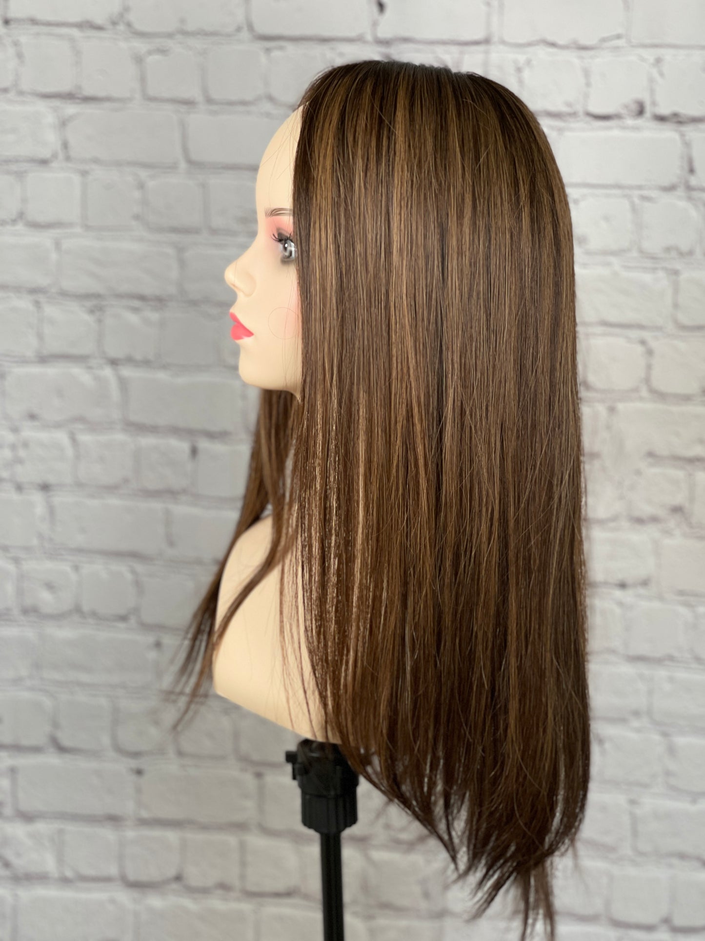 Laura / Essentials Collection / Silktopper Echthaar in Dunkelbraun mit Highlights