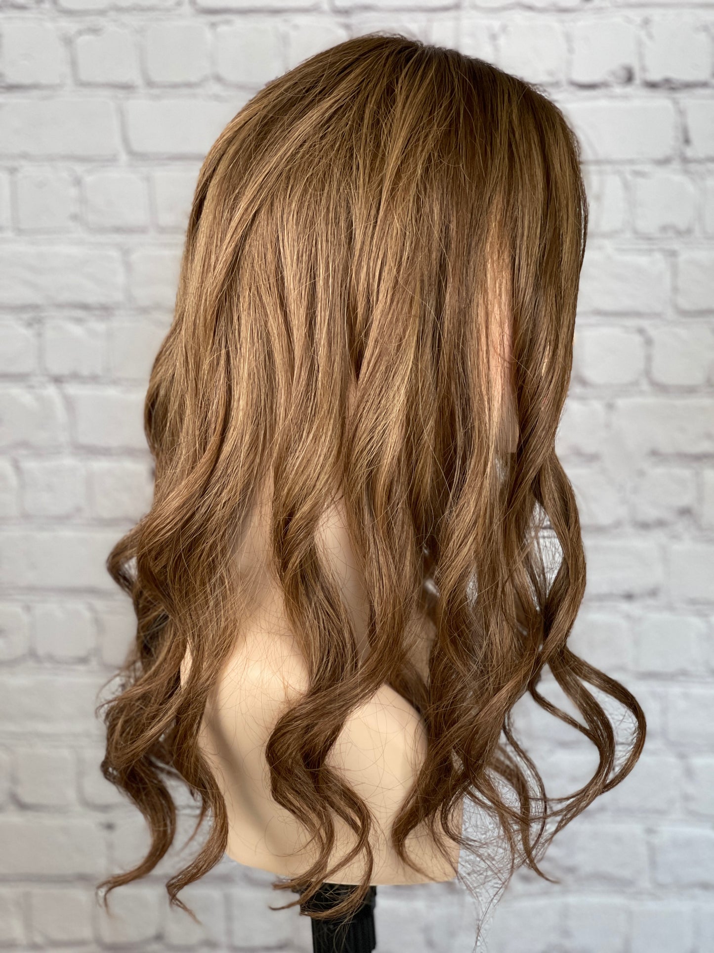 Katherina / Essentials Collection / Silktopper Echthaar in Hellbraun mit Highlights